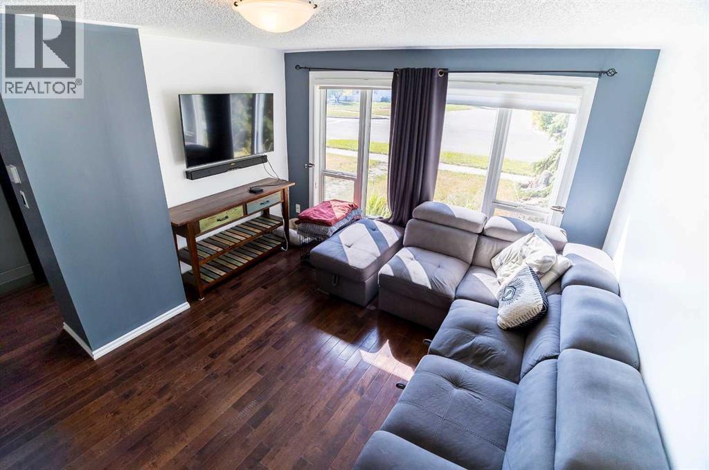 4742 48 Avenue, Lacombe