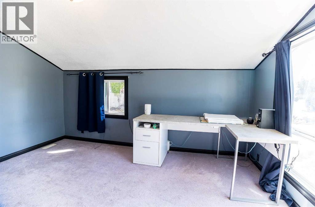 4742 48 Avenue, Lacombe