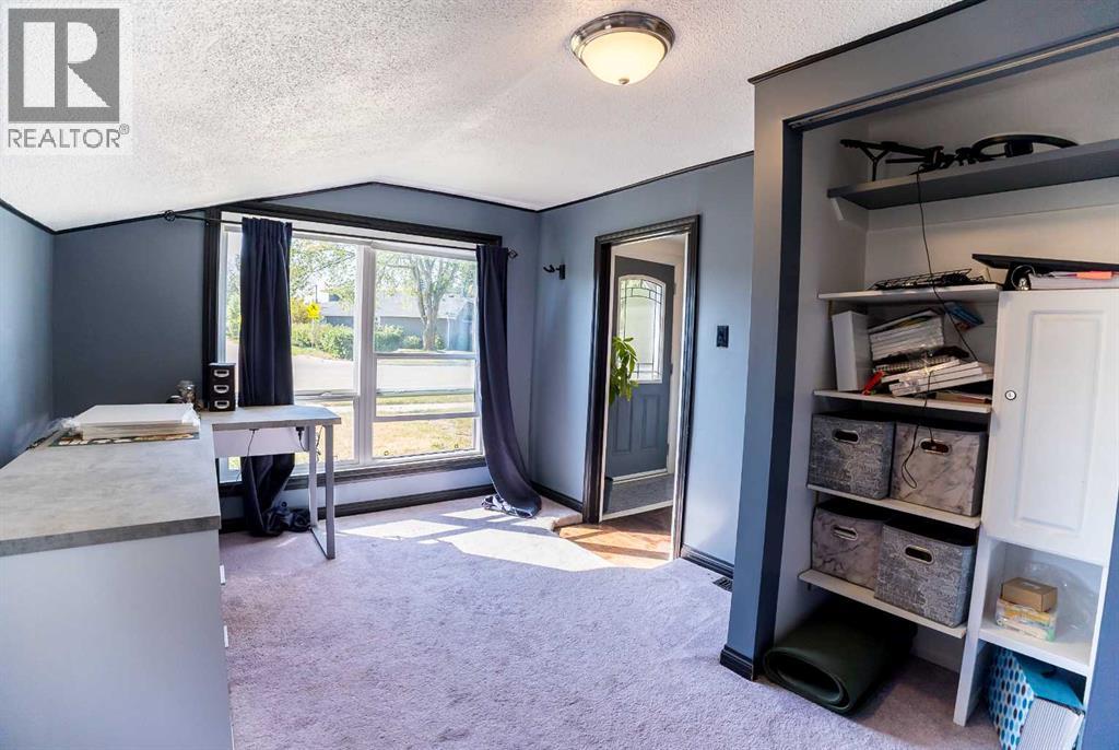 4742 48 Avenue, Lacombe