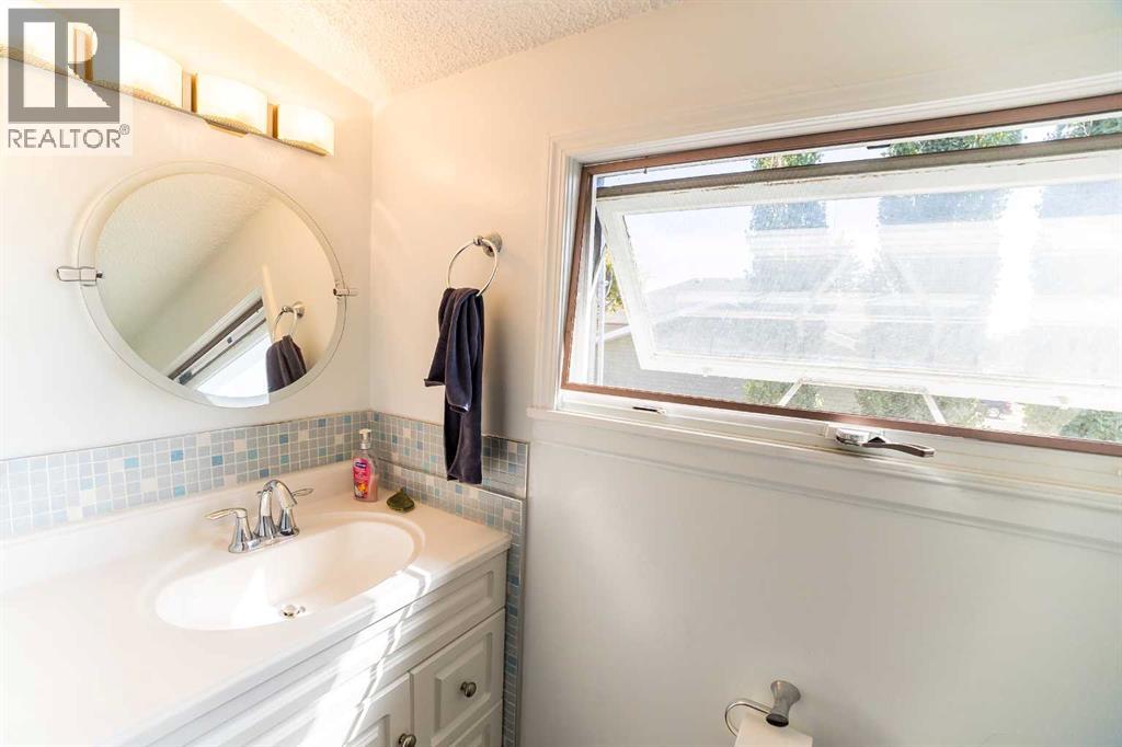 4742 48 Avenue, Lacombe
