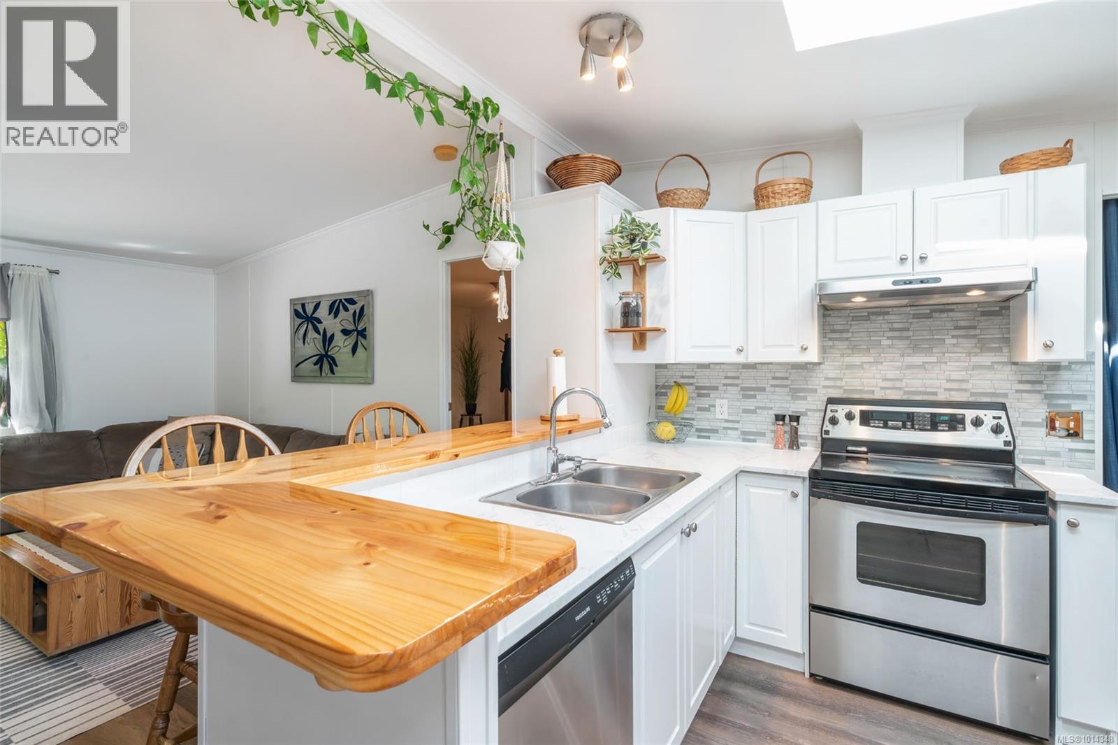 76 971 Douglas Ave, Nanaimo