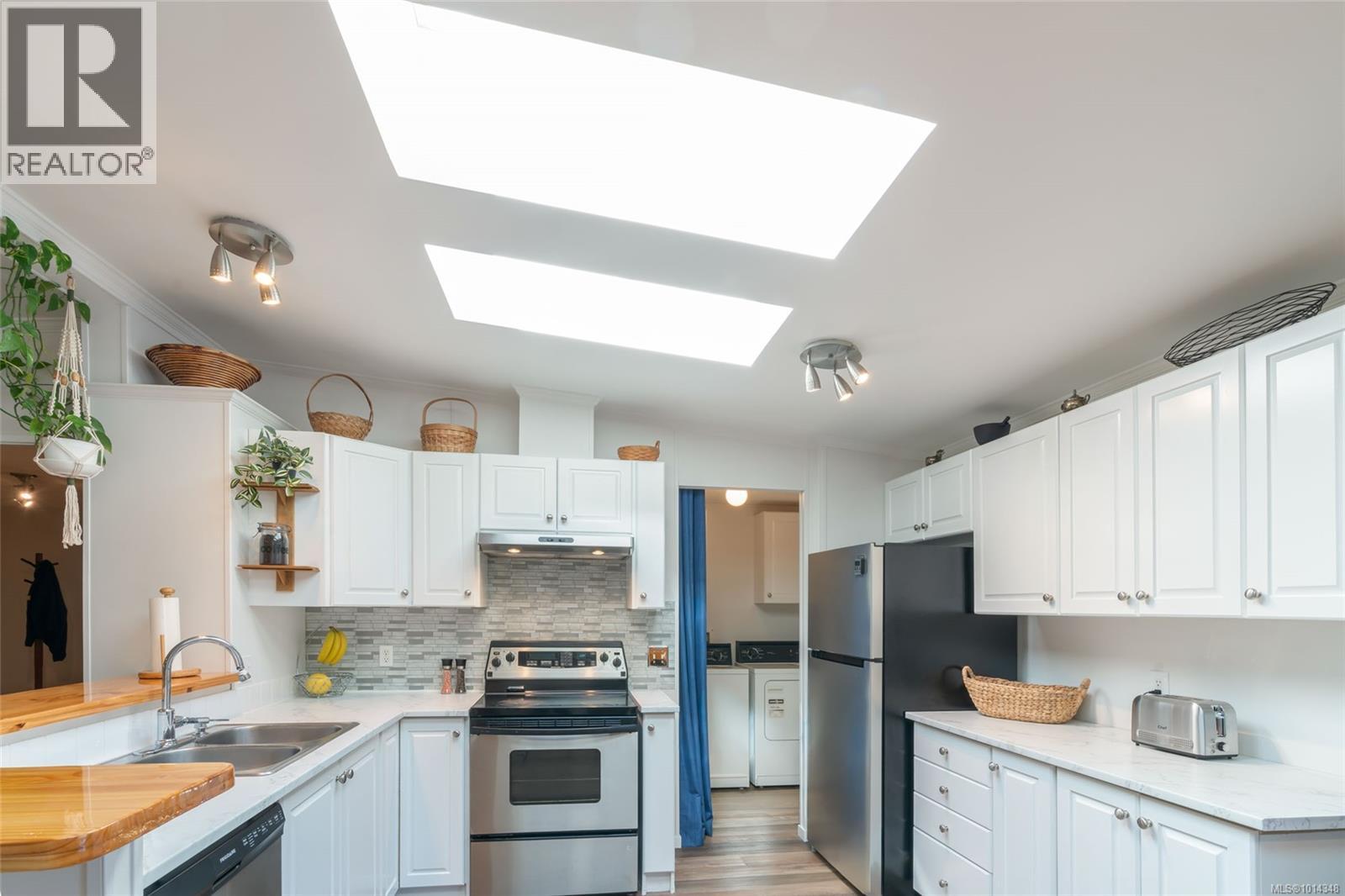 76 971 Douglas Ave, Nanaimo