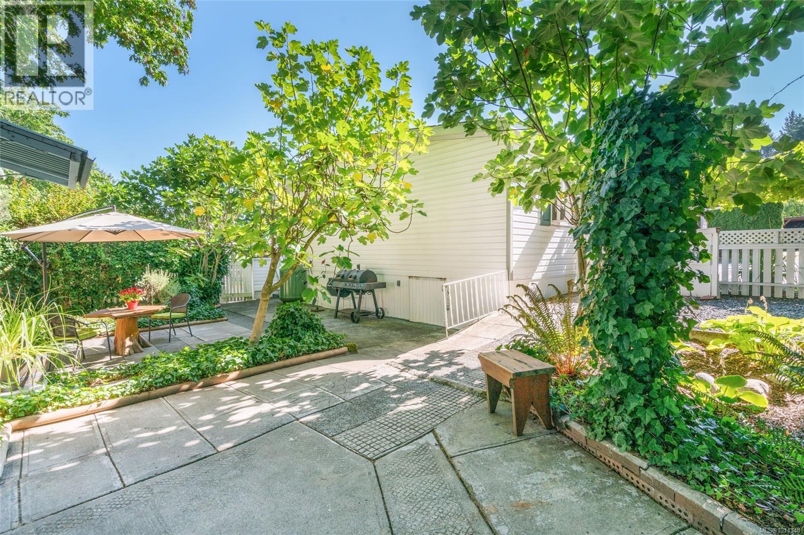 76 971 Douglas Ave, Nanaimo