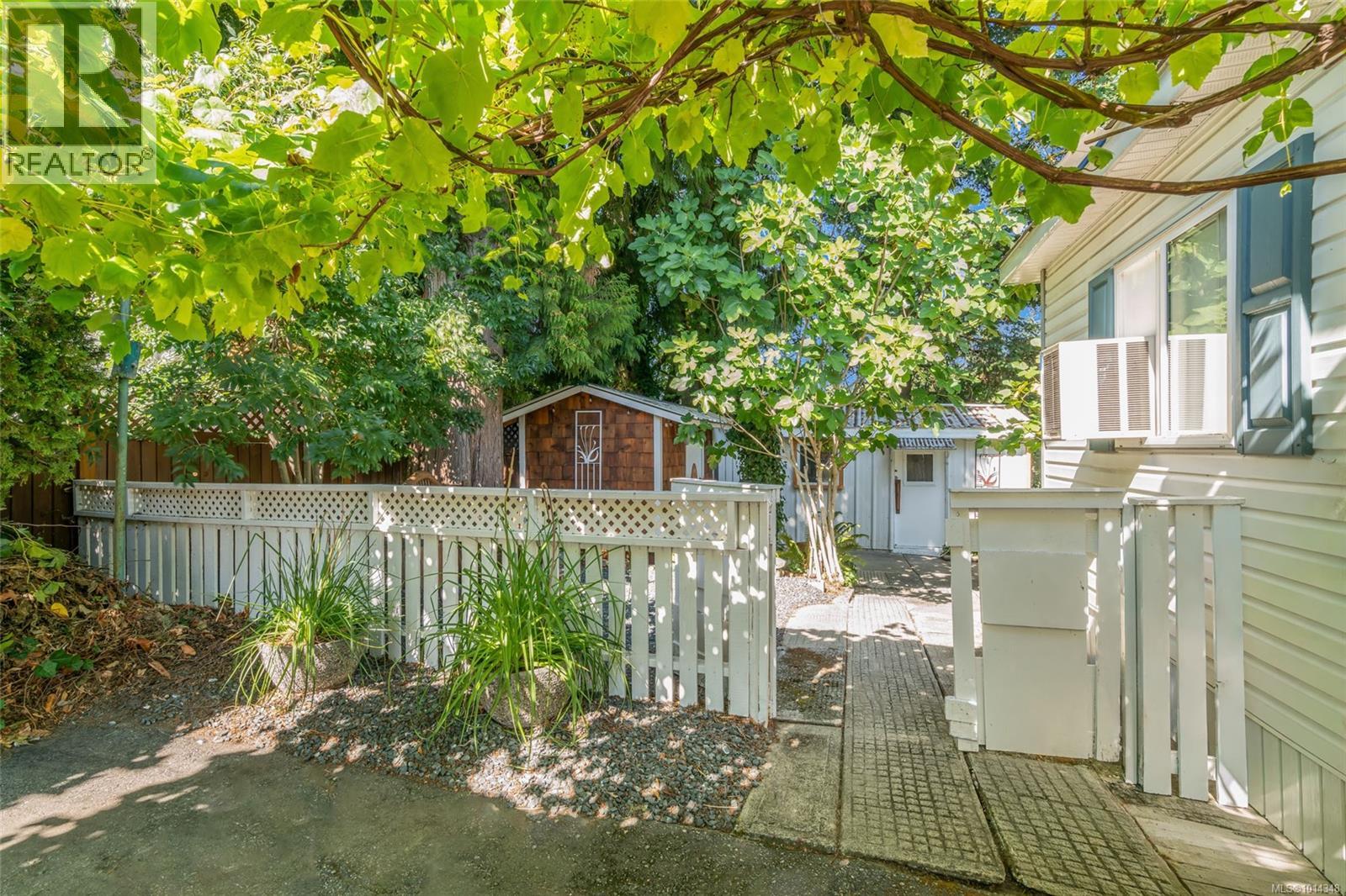 76 971 Douglas Ave, Nanaimo
