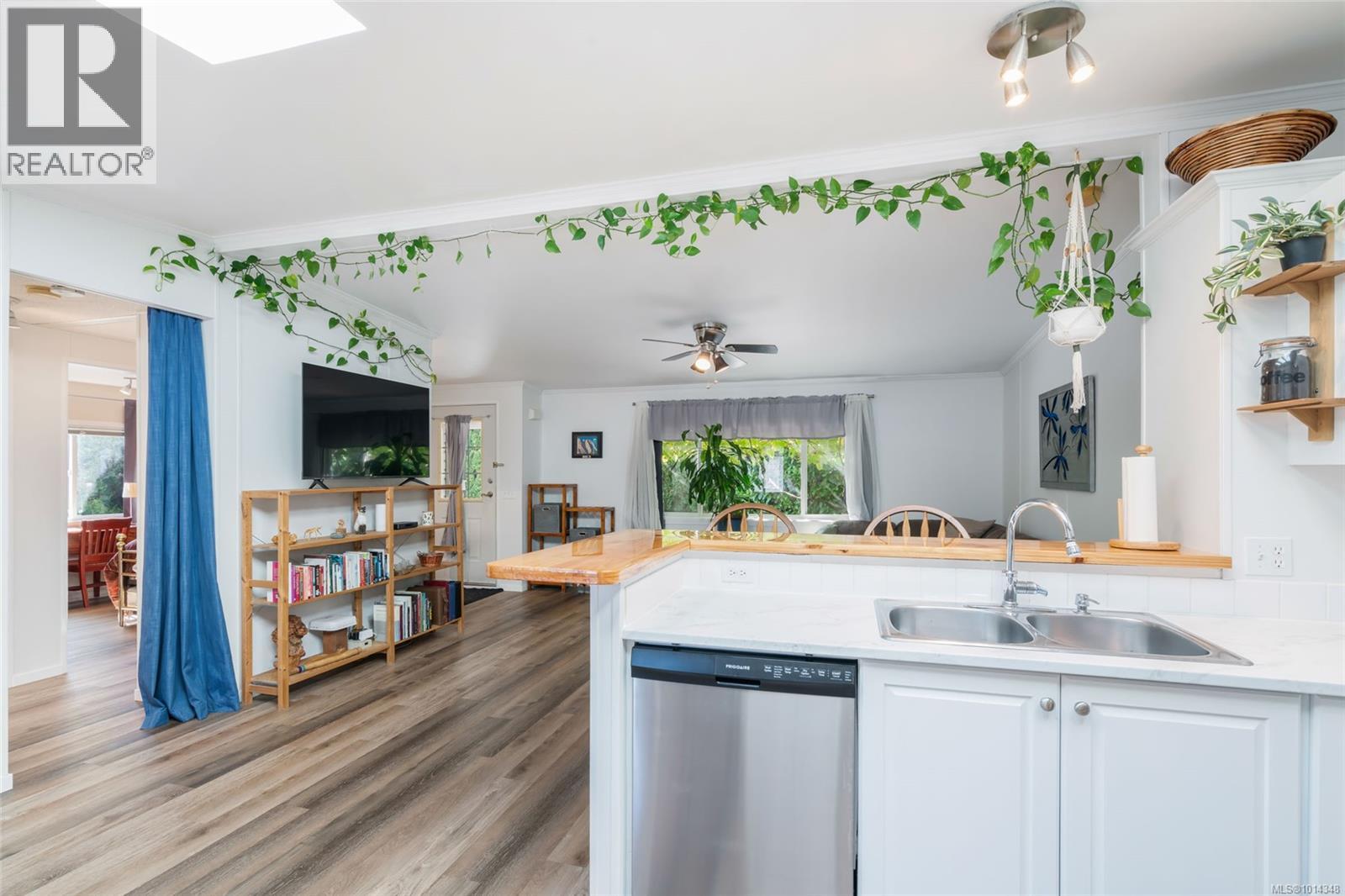 76 971 Douglas Ave, Nanaimo