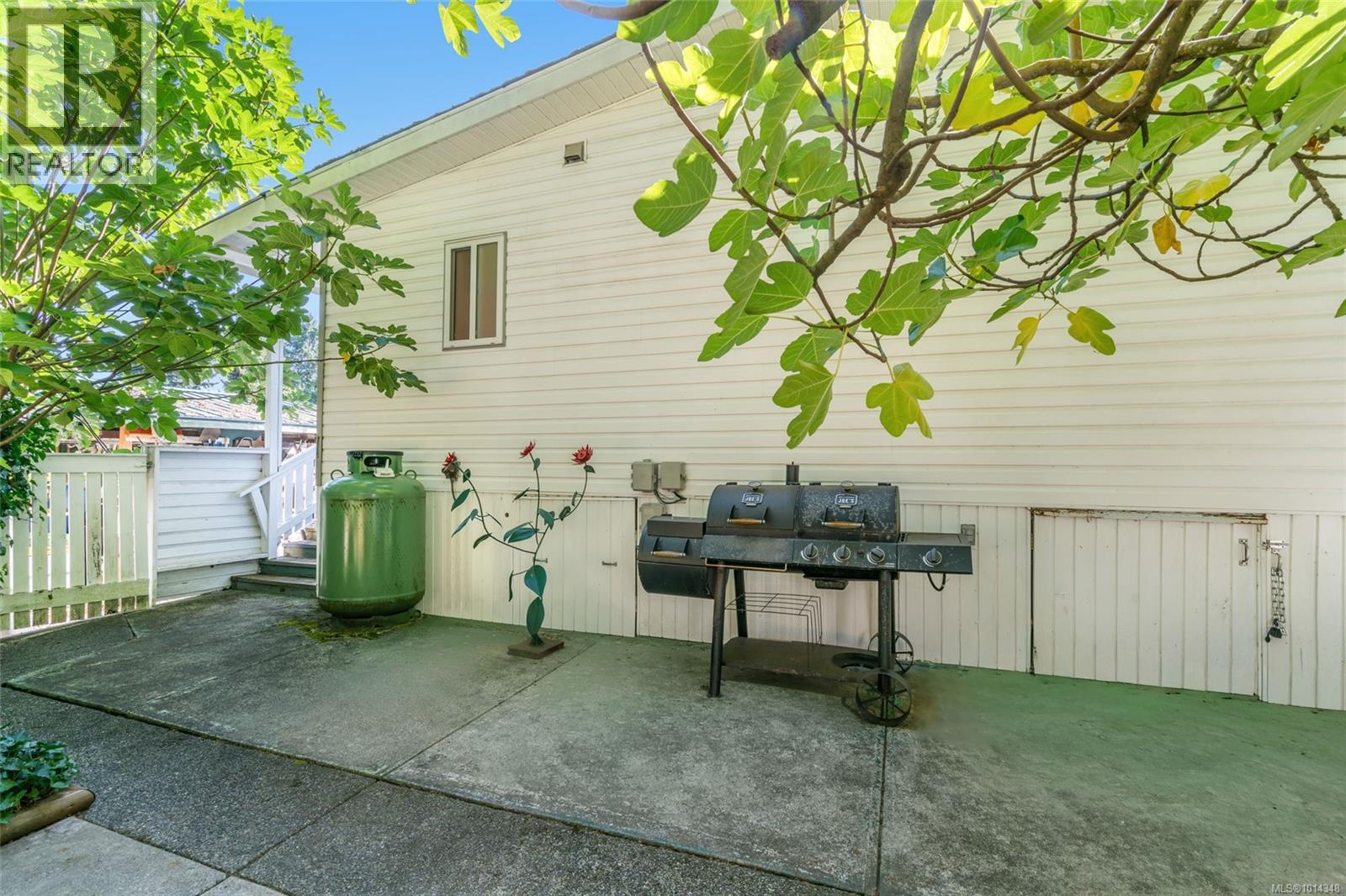 76 971 Douglas Ave, Nanaimo
