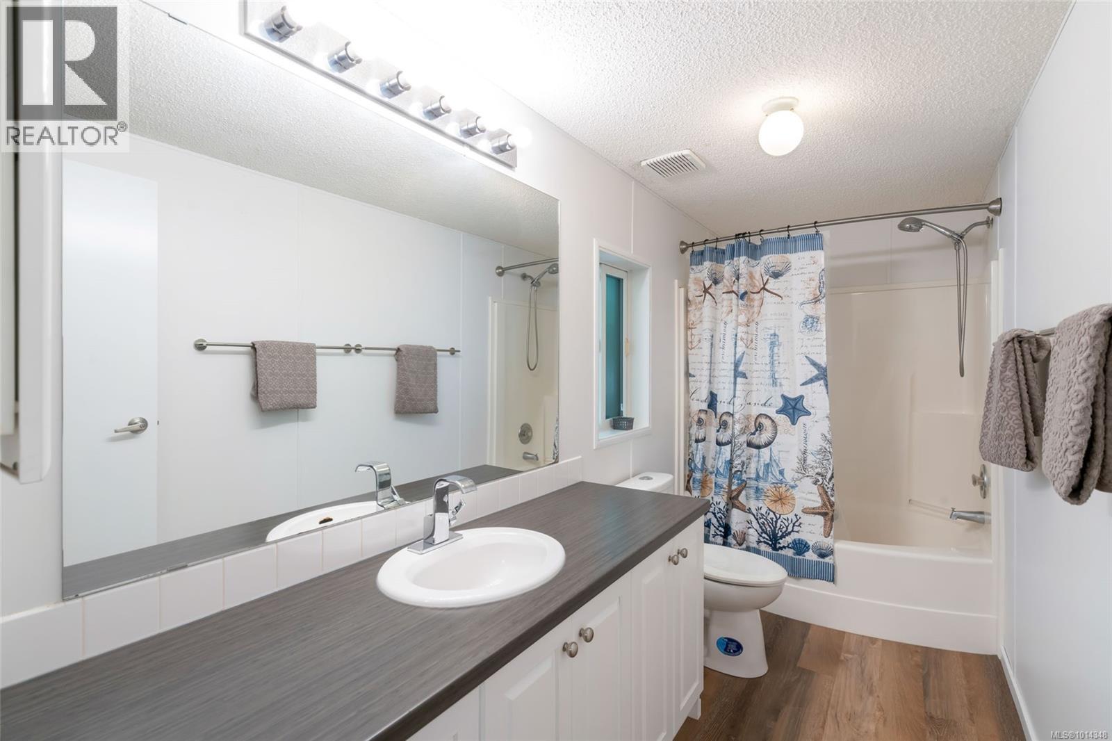 76 971 Douglas Ave, Nanaimo
