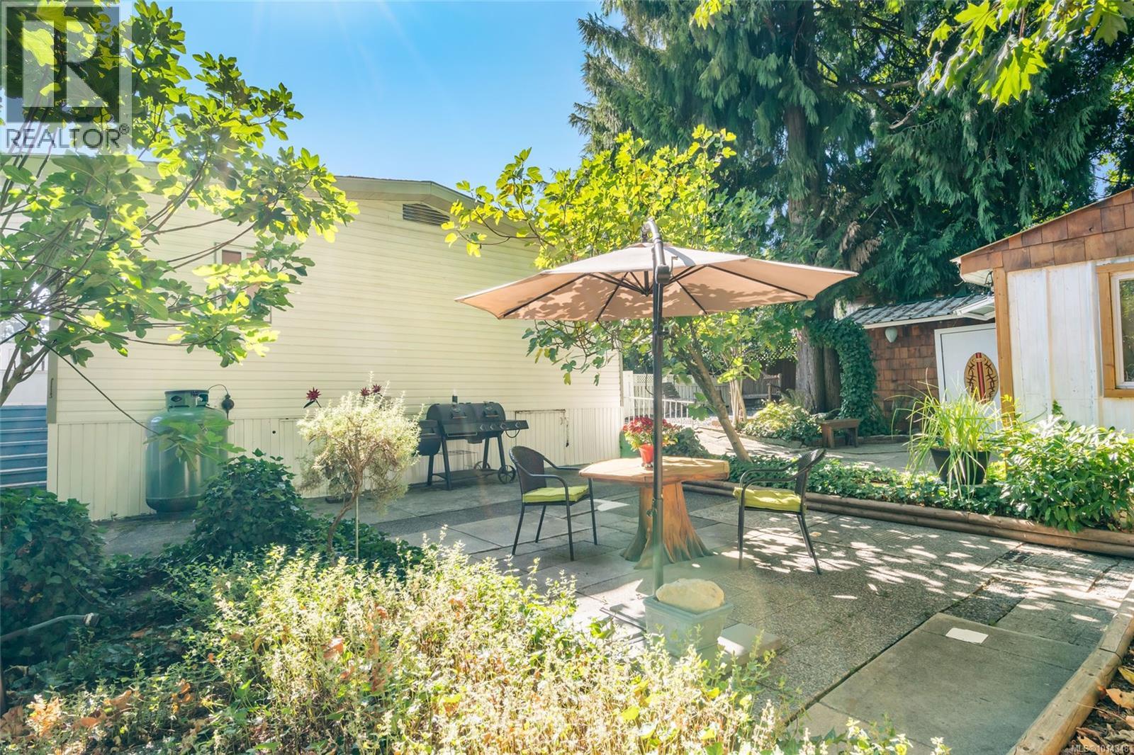 76 971 Douglas Ave, Nanaimo