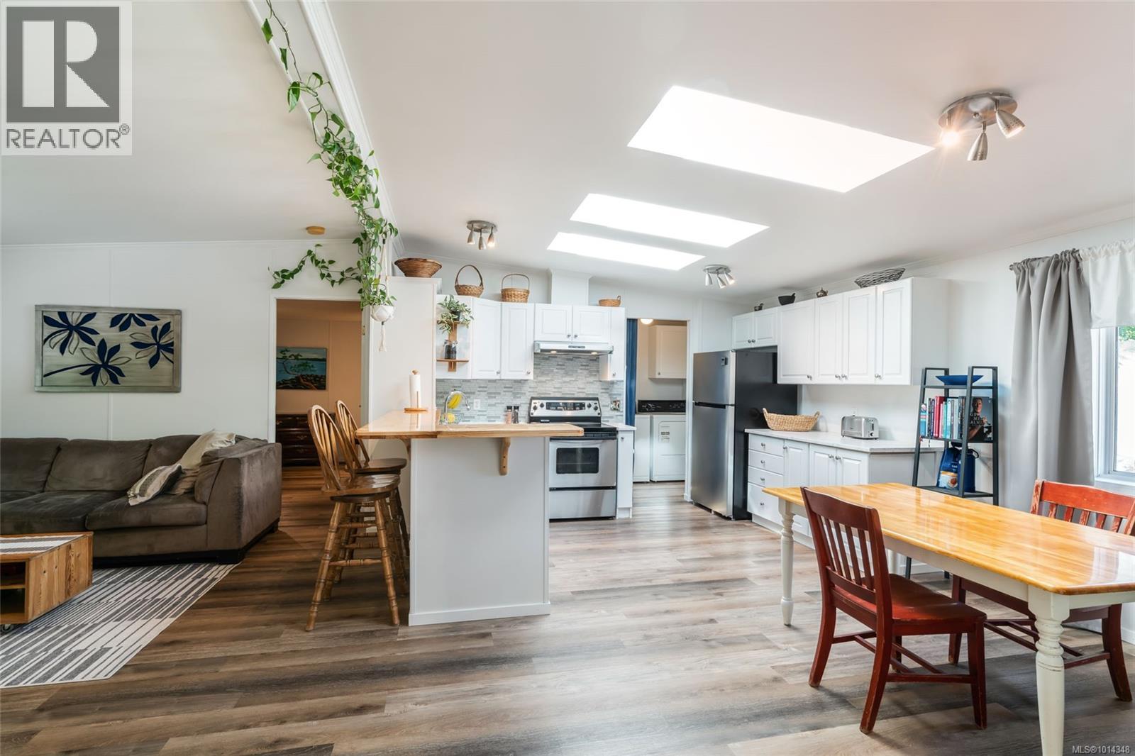 76 971 Douglas Ave, Nanaimo