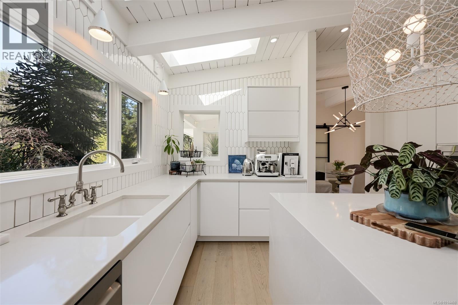  1941 Appleton Place, Saanich