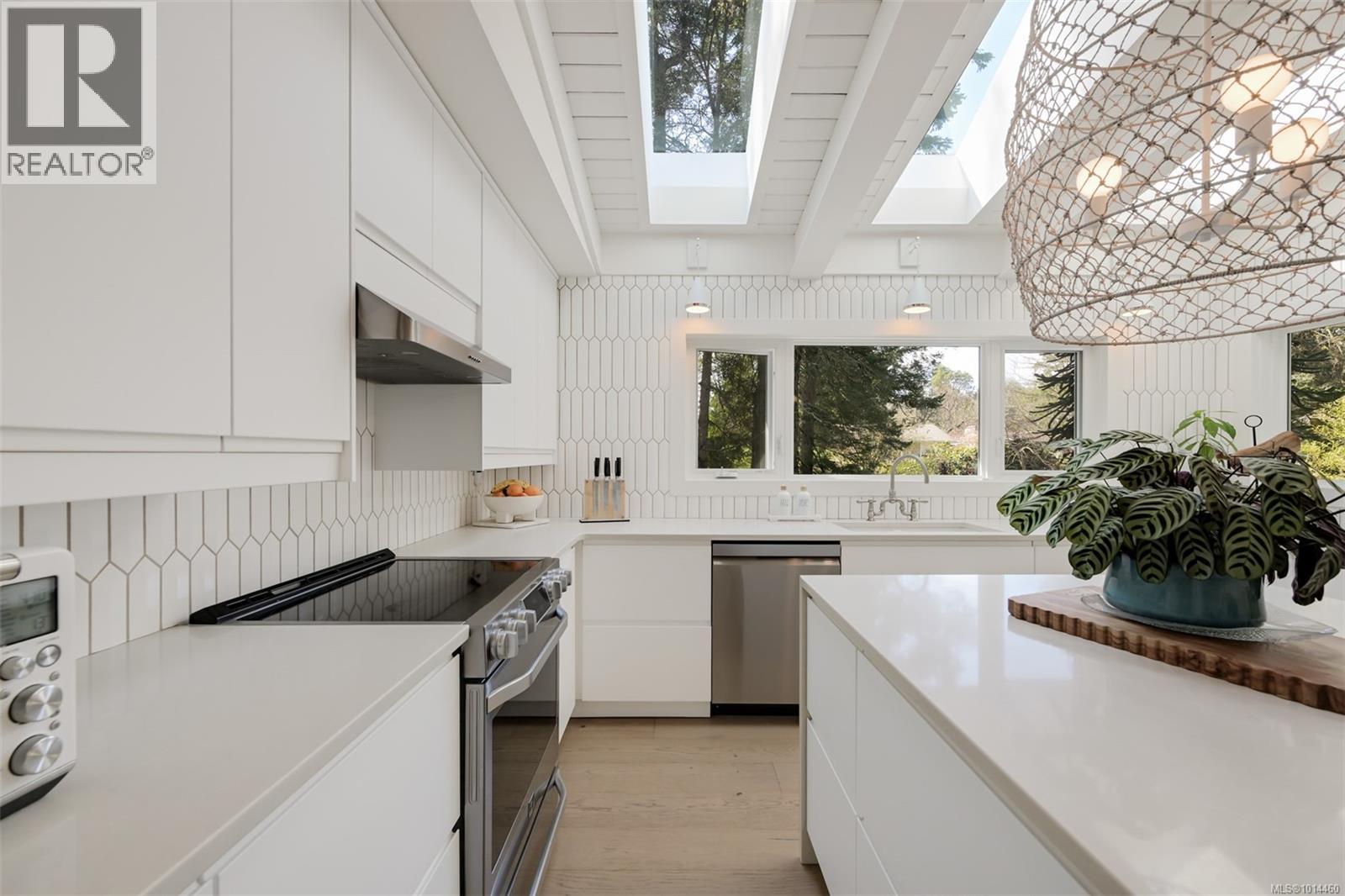  1941 Appleton Place, Saanich