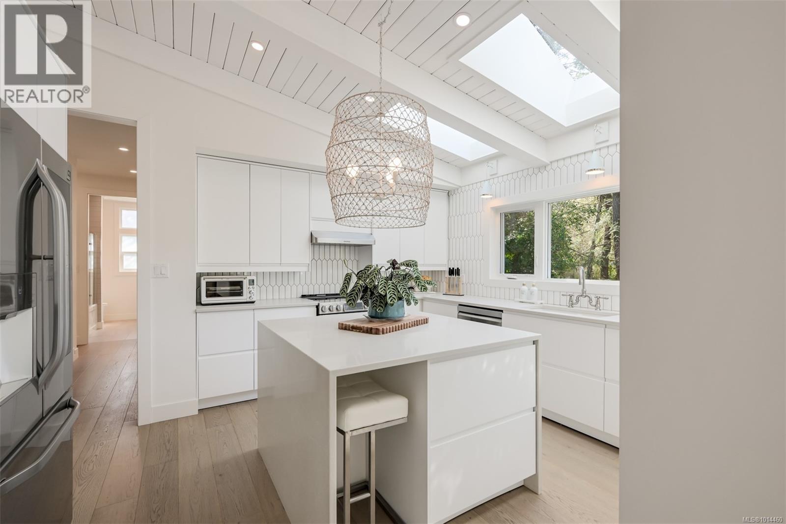  1941 Appleton Place, Saanich