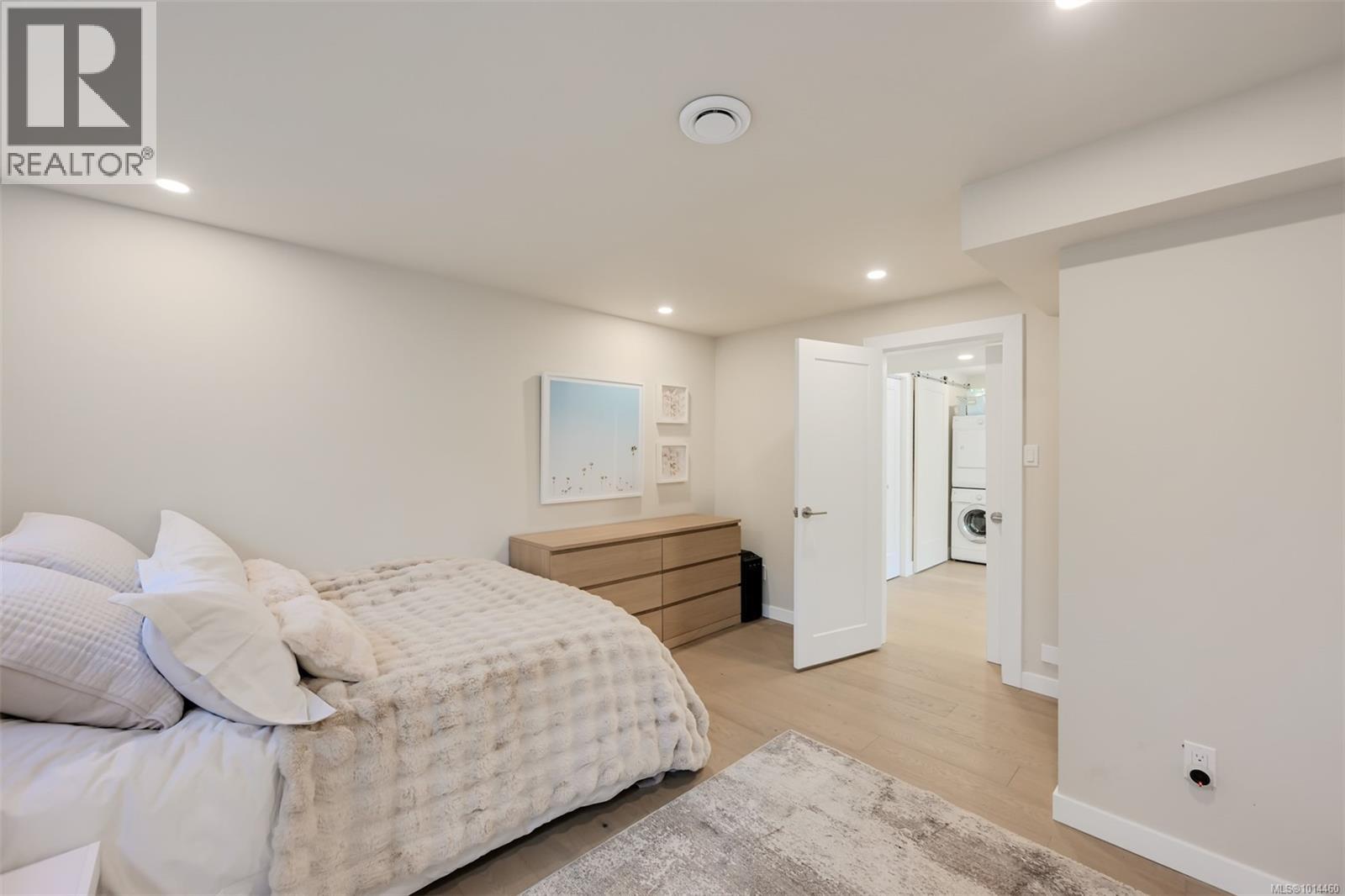  1941 Appleton Place, Saanich