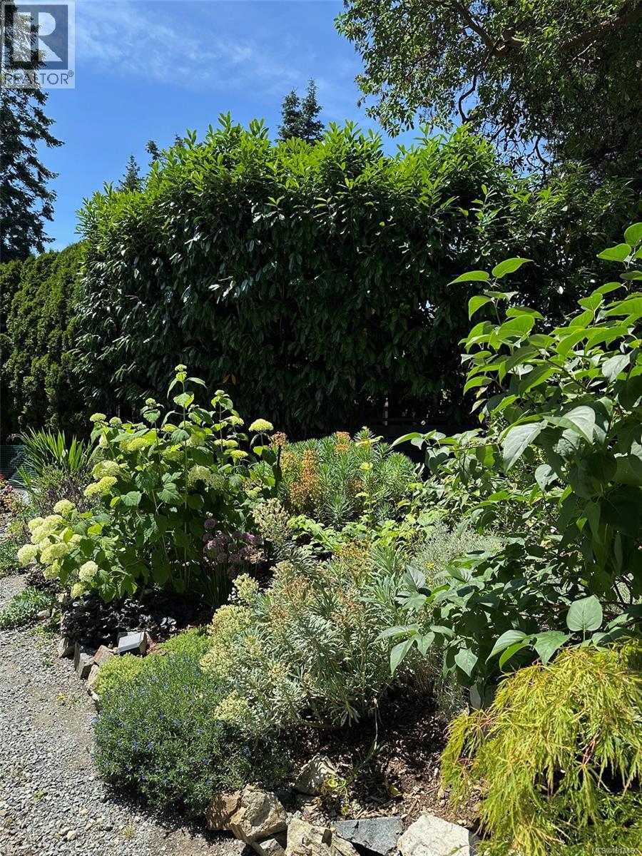  1941 Appleton Place, Saanich