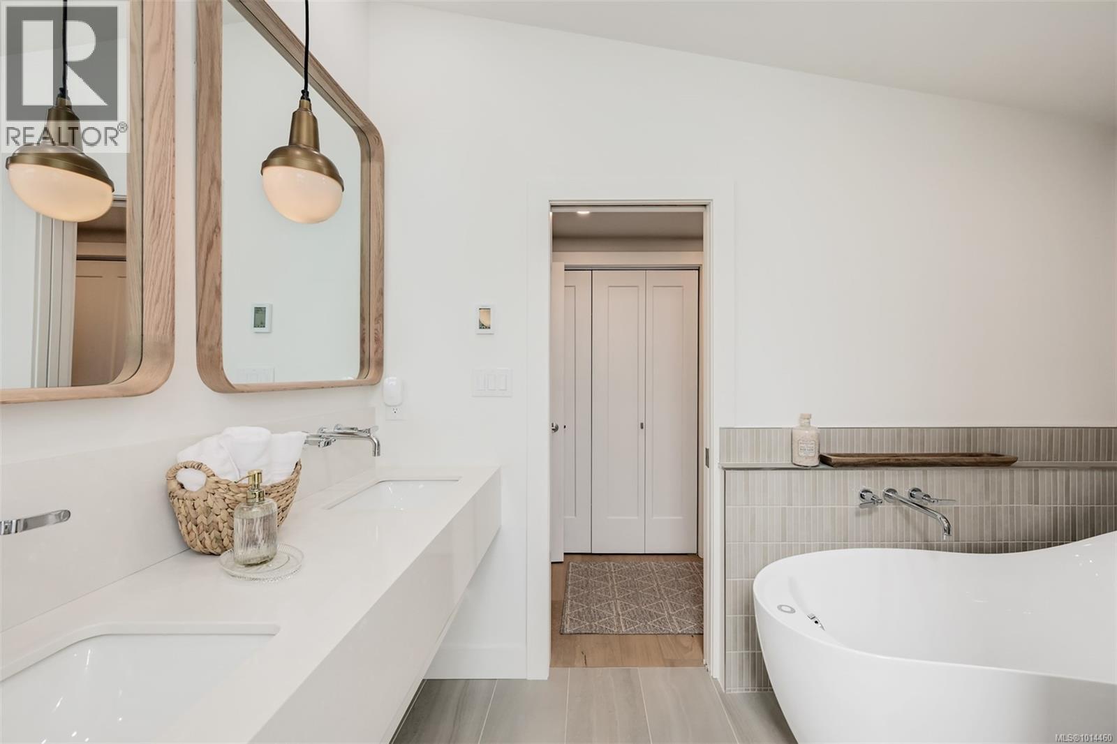  1941 Appleton Place, Saanich