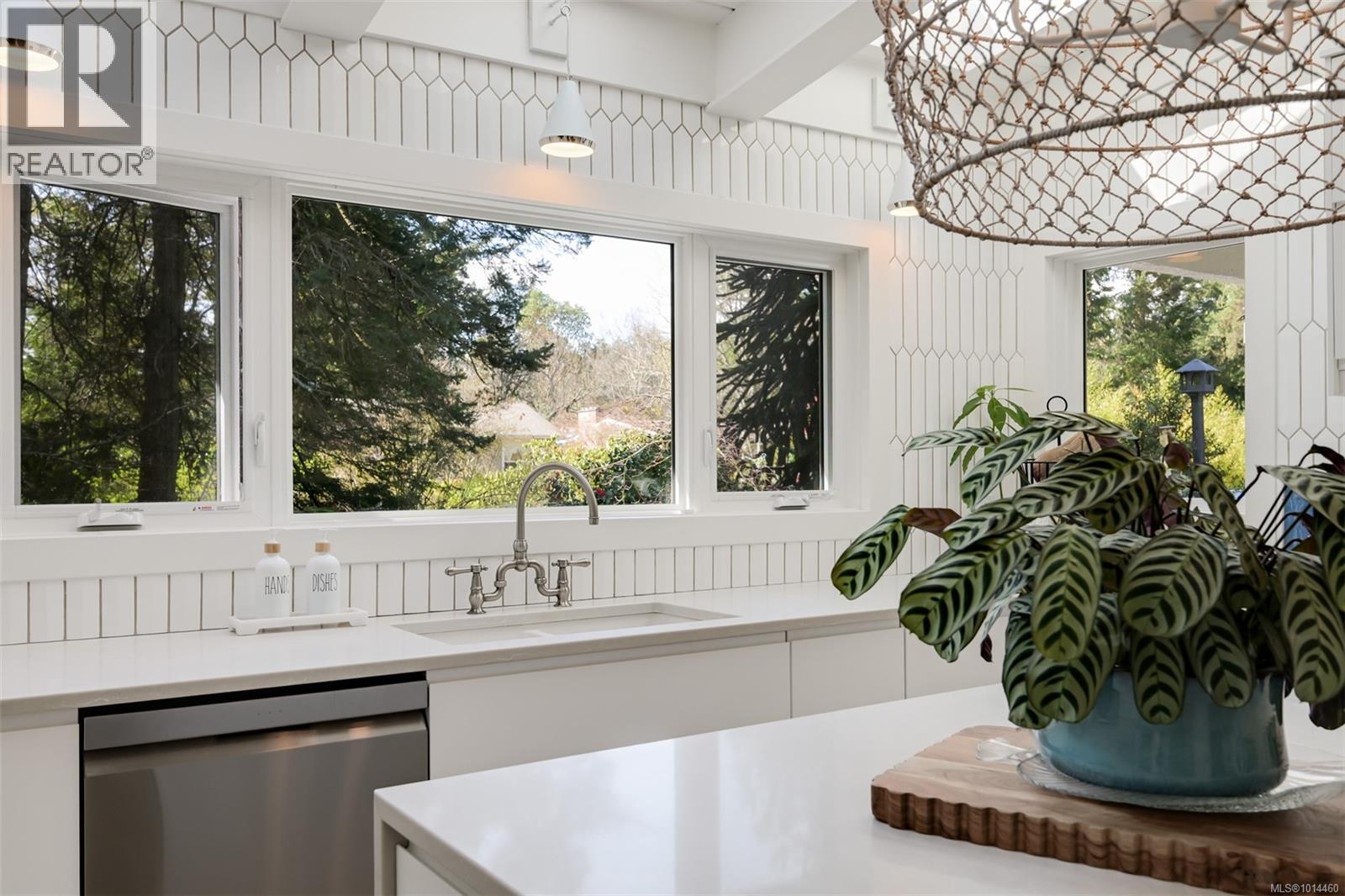  1941 Appleton Place, Saanich
