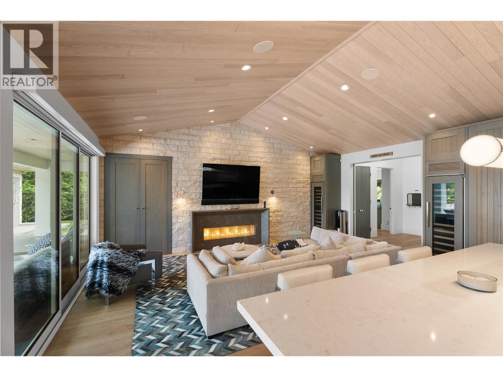  2506 Welch Place, Magna Bay