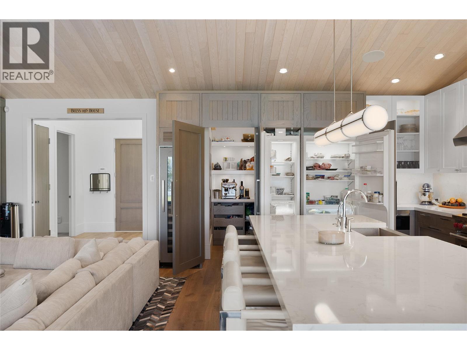  2506 Welch Place, Magna Bay