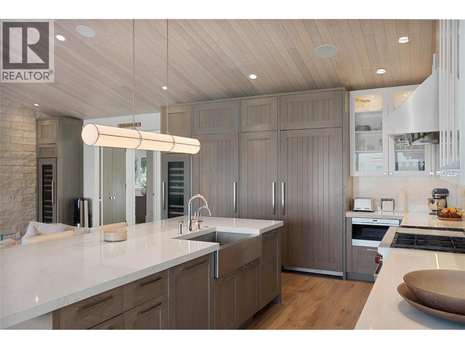  2506 Welch Place, Magna Bay