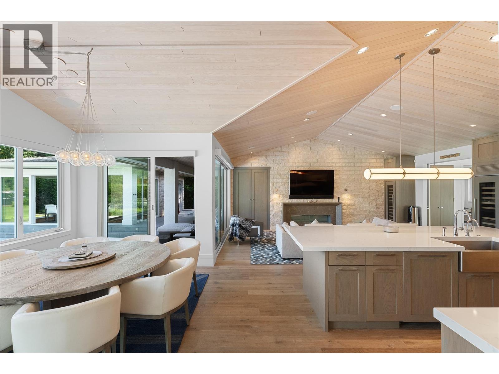  2506 Welch Place, Magna Bay