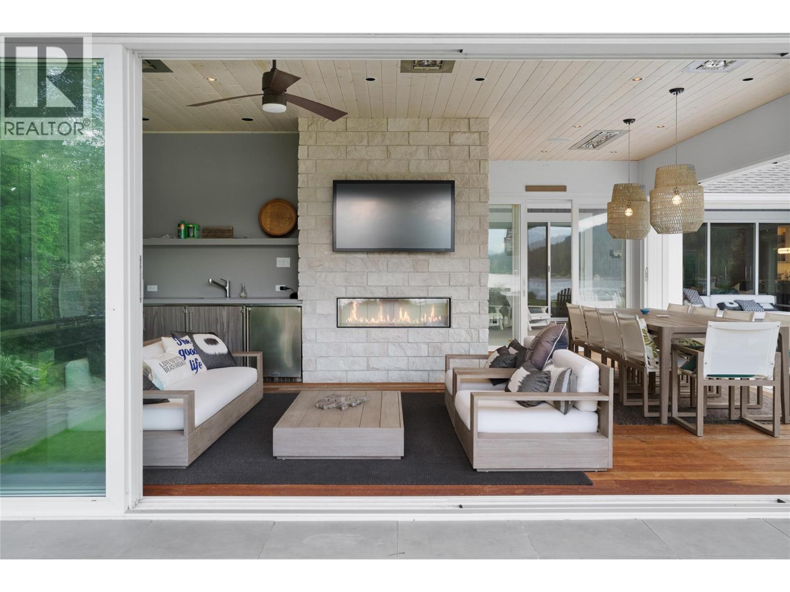  2506 Welch Place, Magna Bay