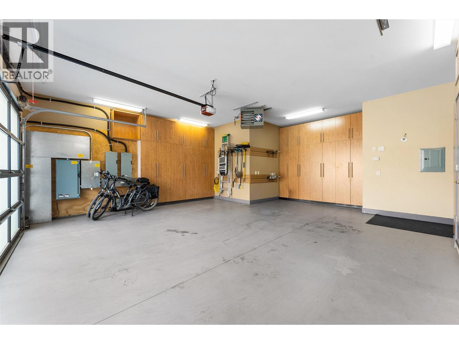 742 Highpointe Place, Kelowna