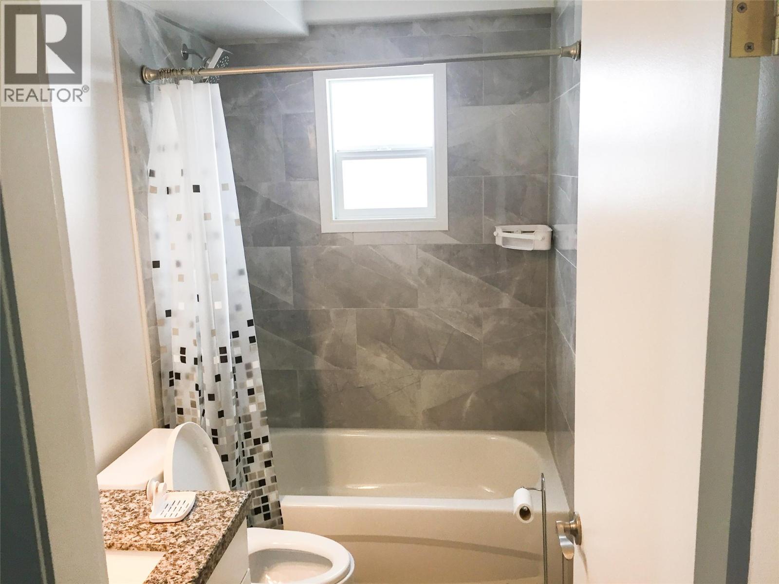  207 WILLOW Street, Kamloops