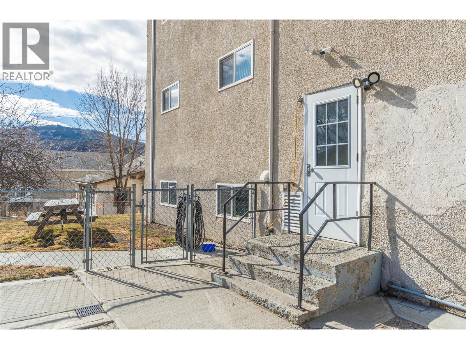  207 WILLOW Street, Kamloops