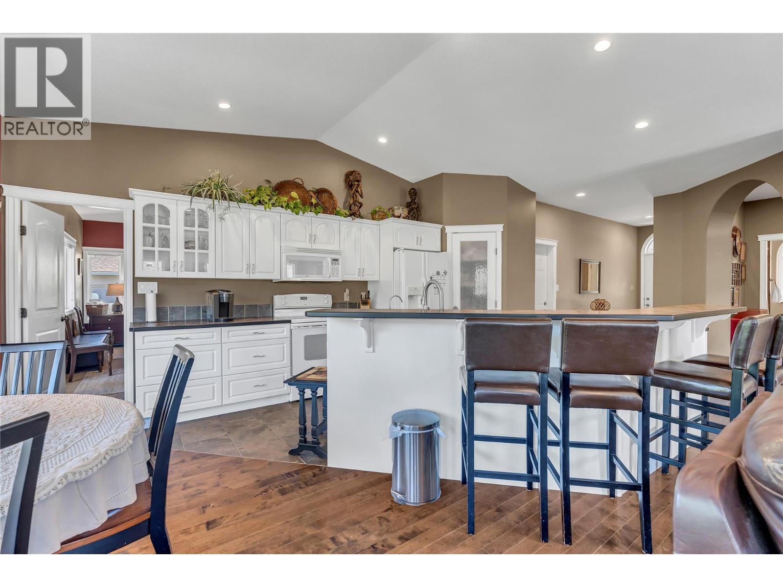 434 EASTSIDE Road, Okanagan Falls