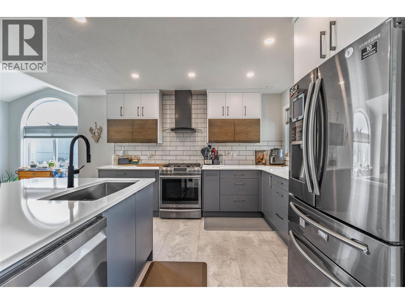323 RIESLING Place, Oliver