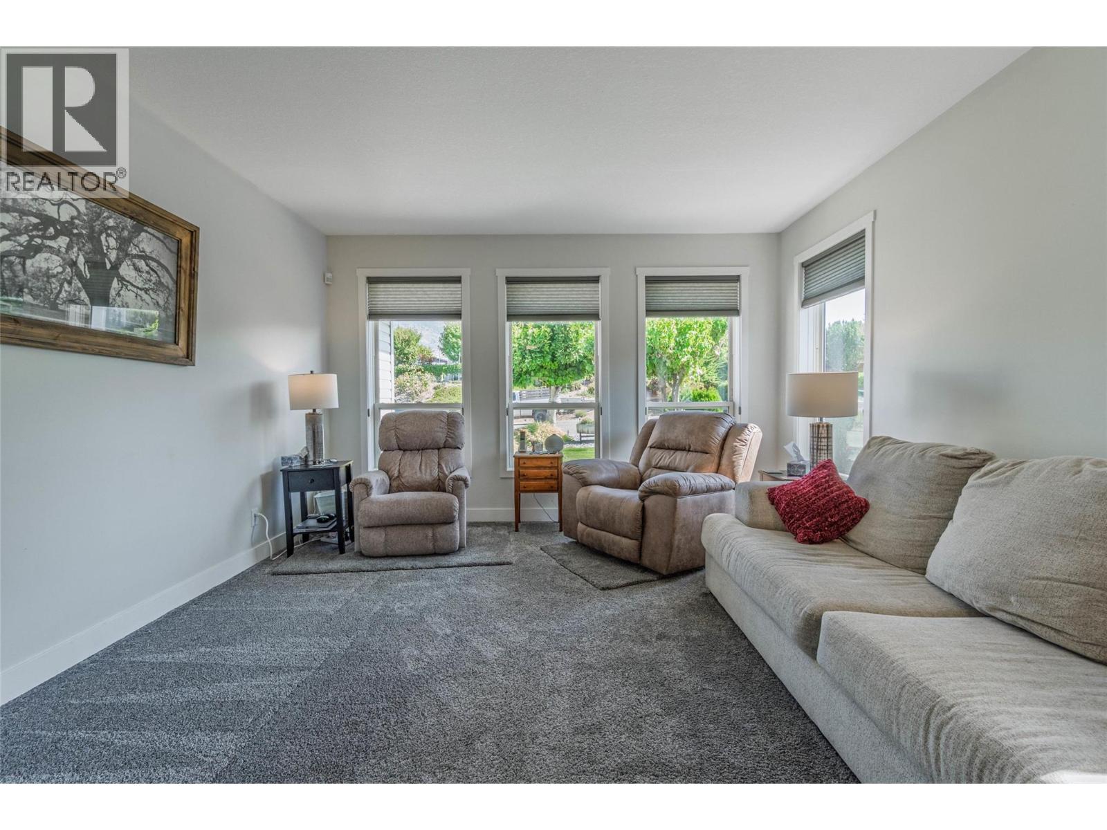 323 RIESLING Place, Oliver