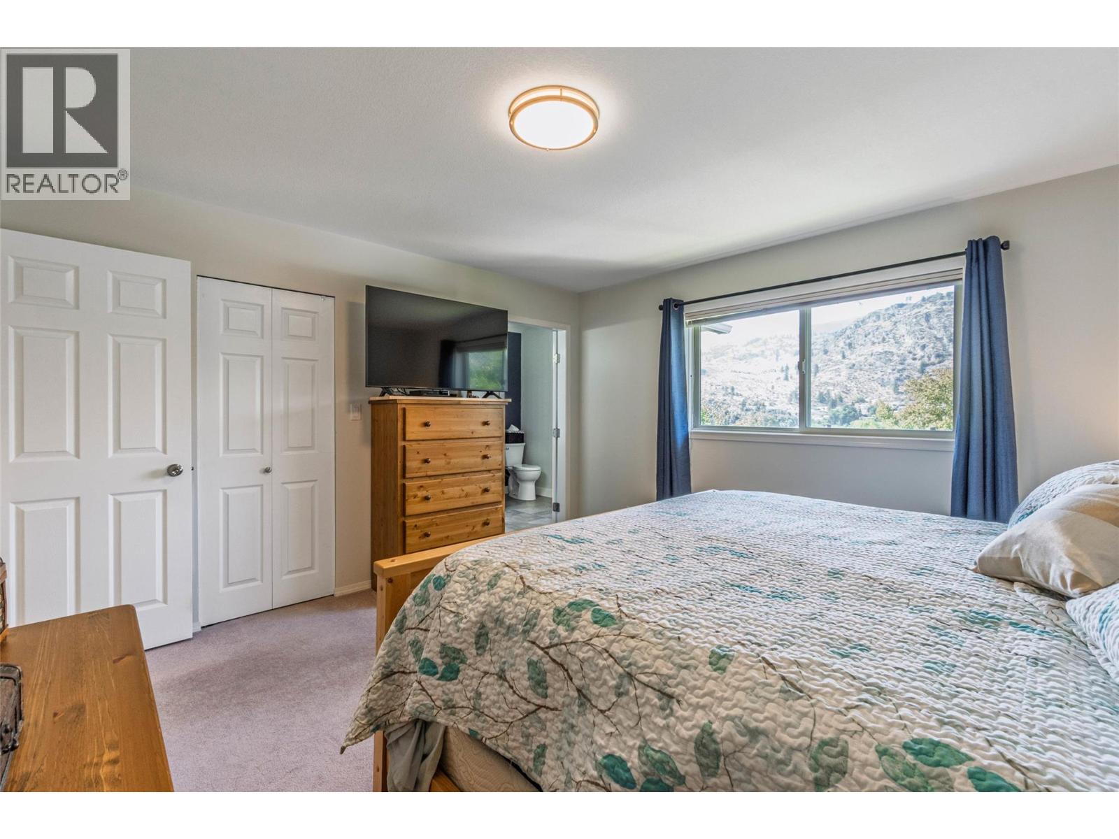 323 RIESLING Place, Oliver