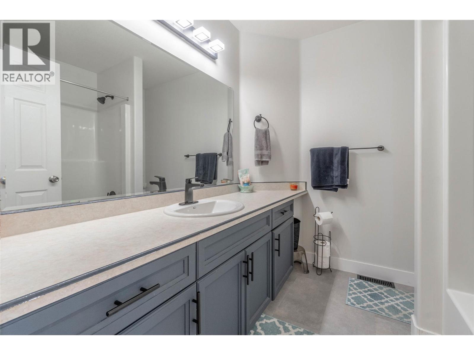 323 RIESLING Place, Oliver