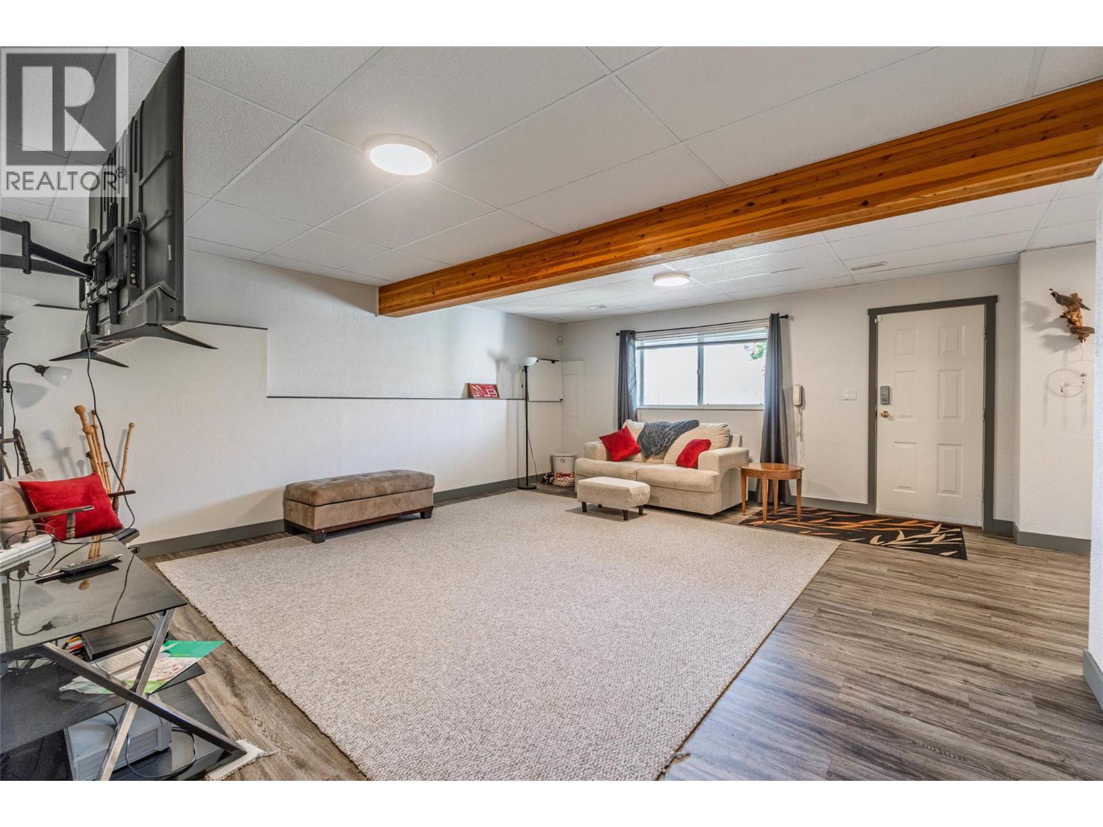 323 RIESLING Place, Oliver