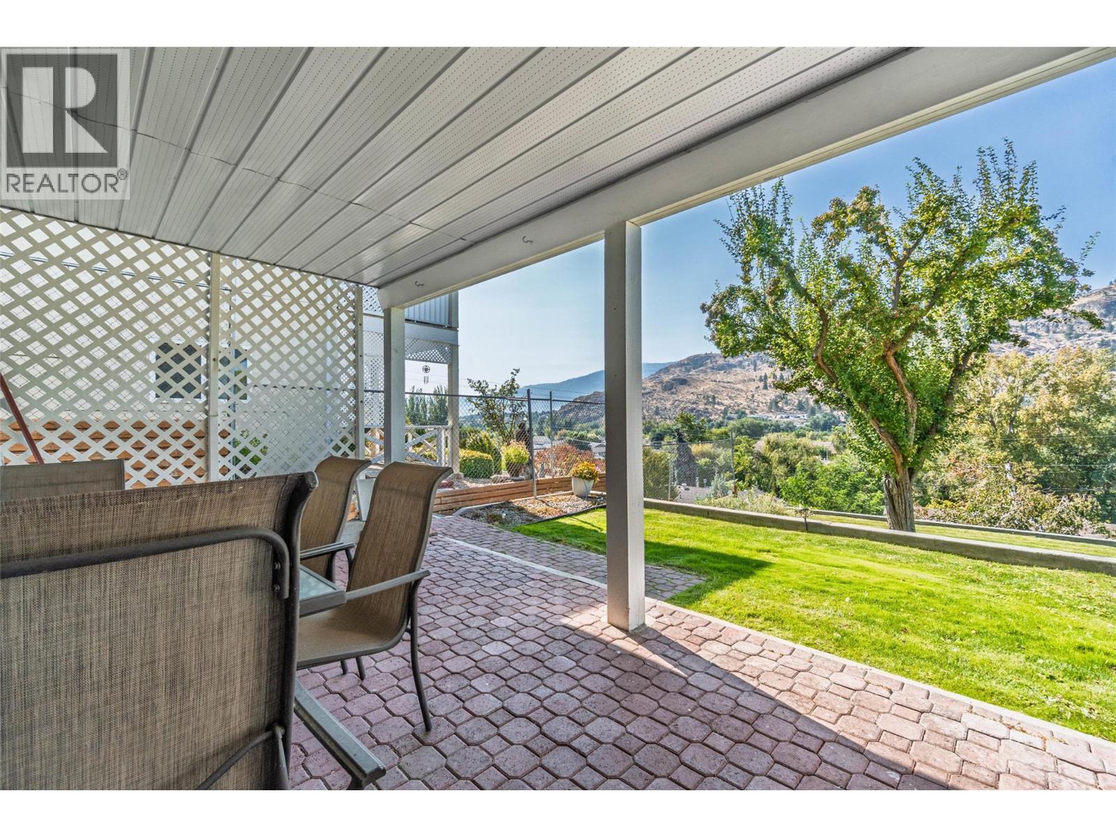 323 RIESLING Place, Oliver