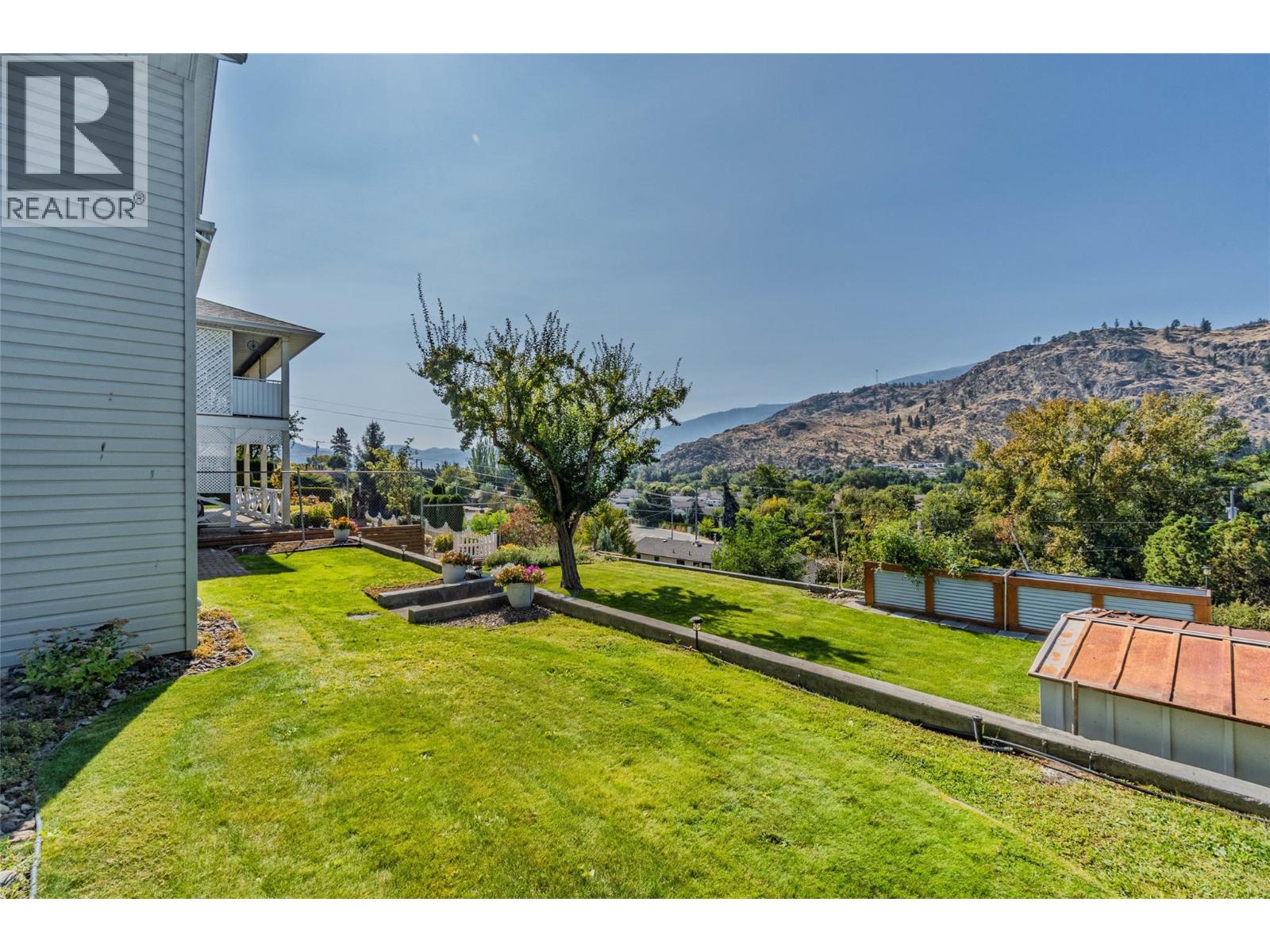 323 RIESLING Place, Oliver