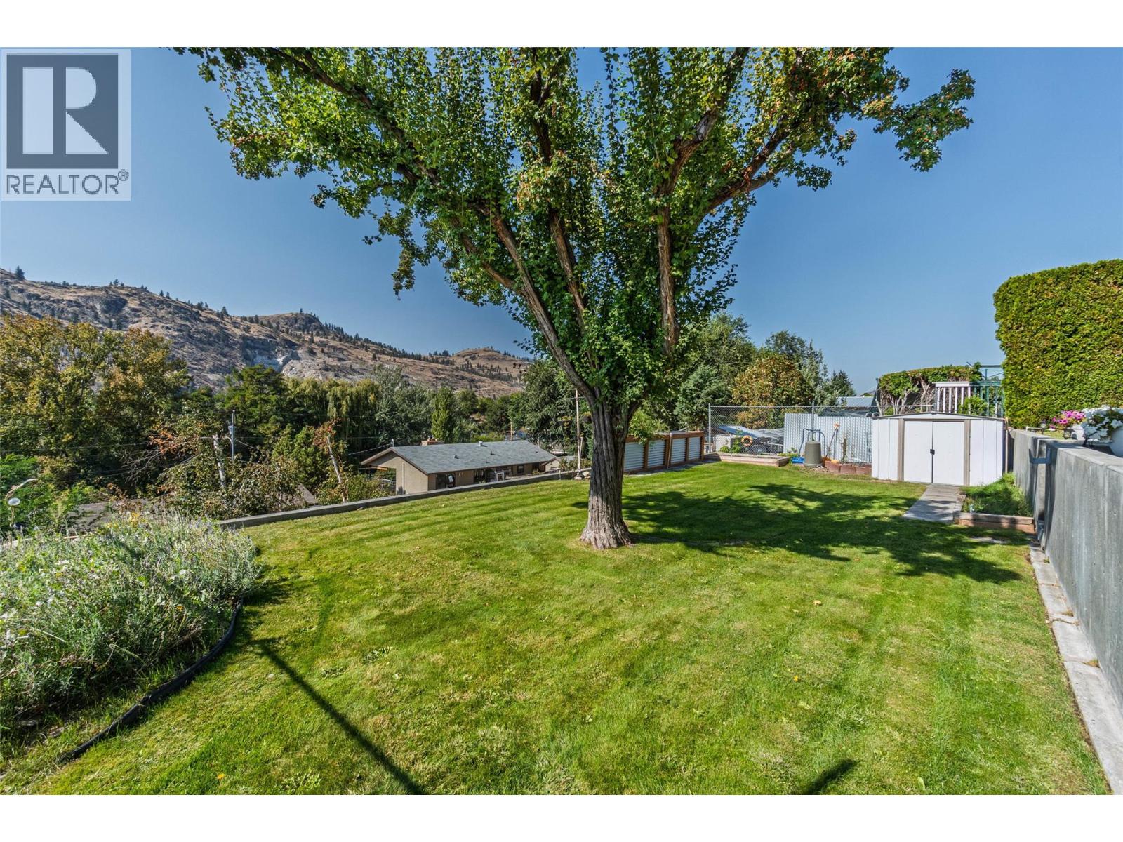323 RIESLING Place, Oliver