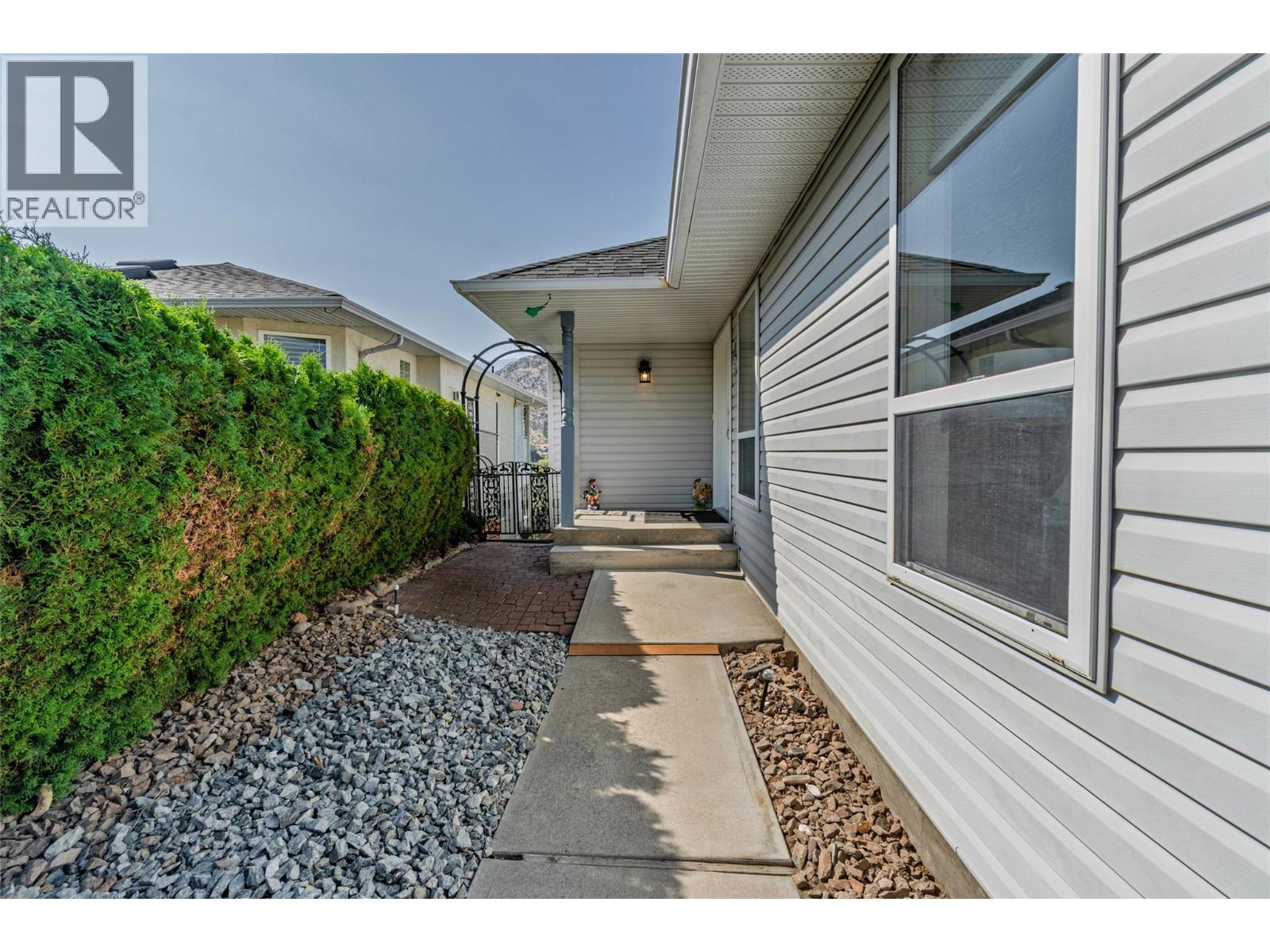 323 RIESLING Place, Oliver