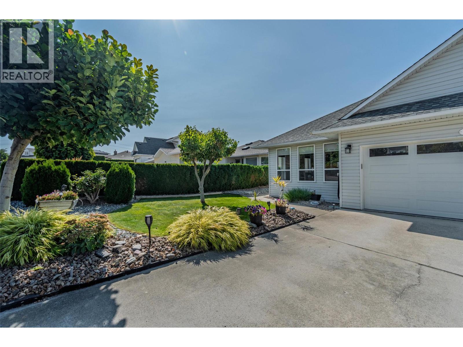 323 RIESLING Place, Oliver