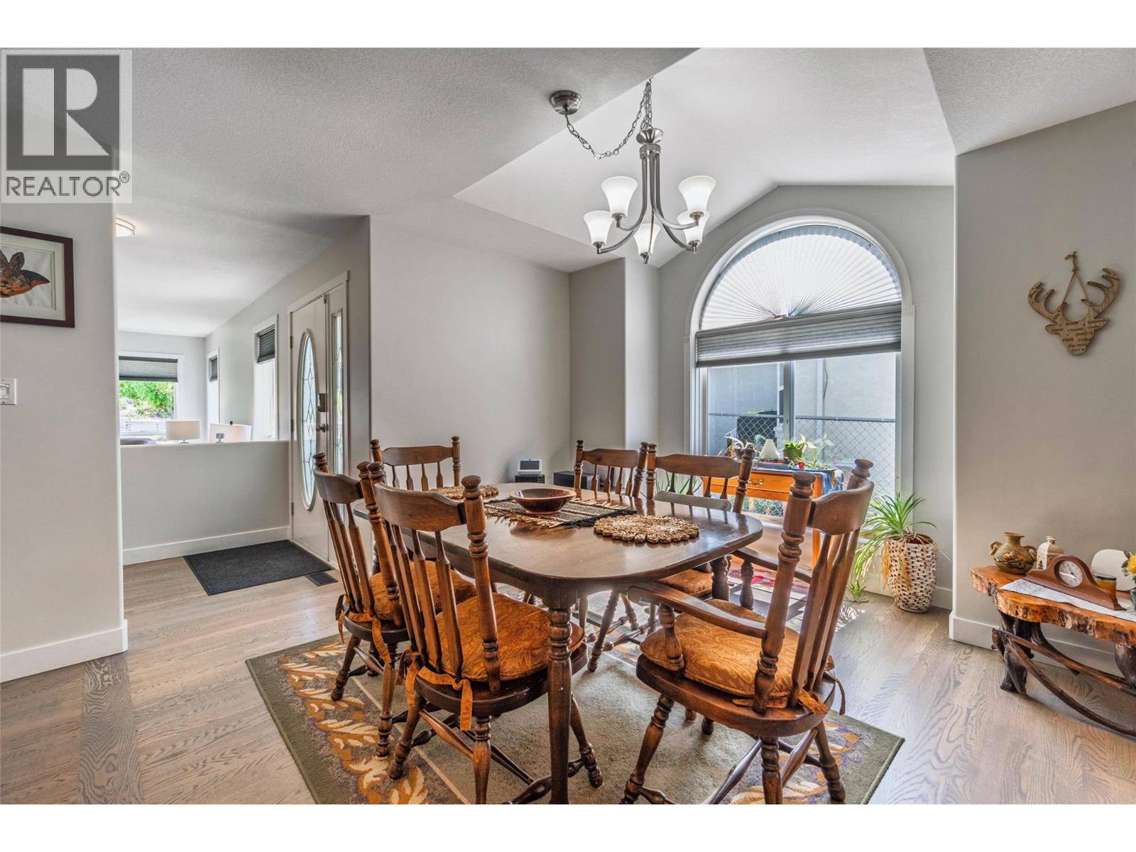 323 RIESLING Place, Oliver