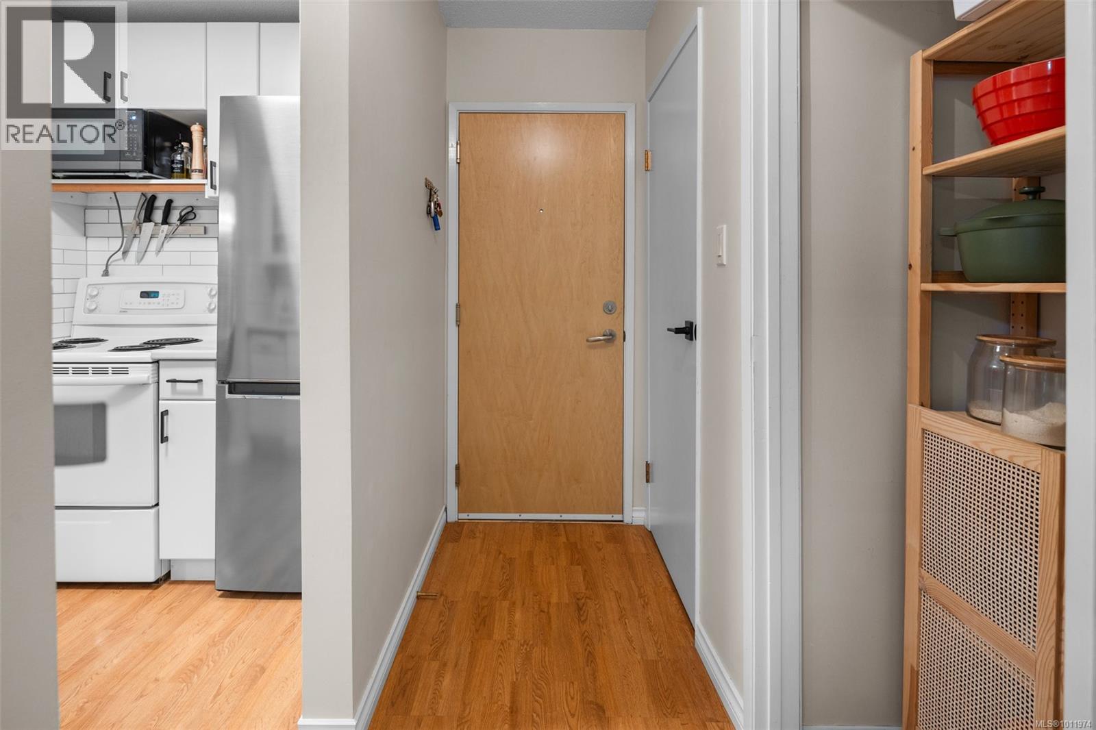 203 3244 Seaton Street, Saanich