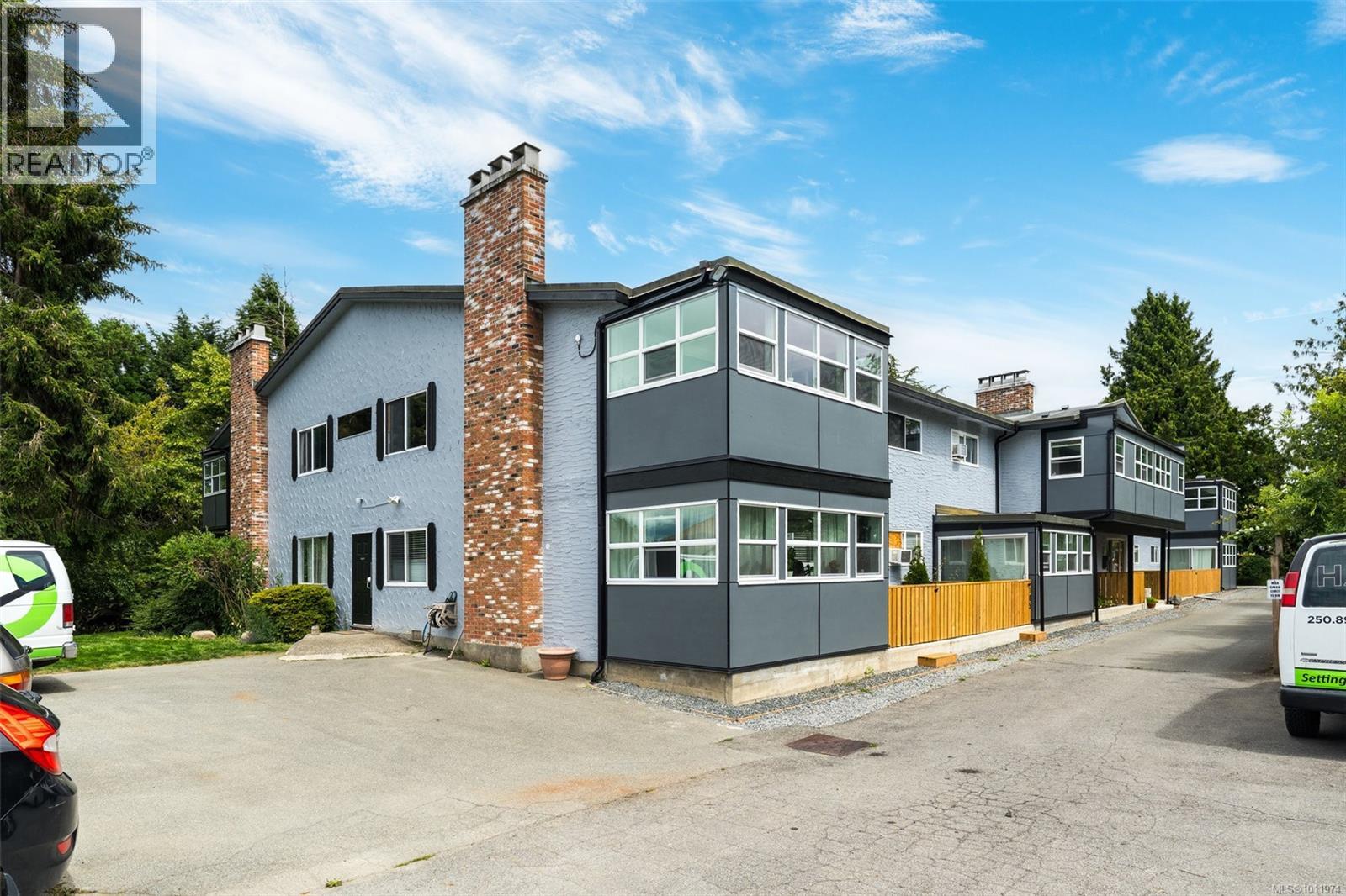 203 3244 Seaton Street, Saanich