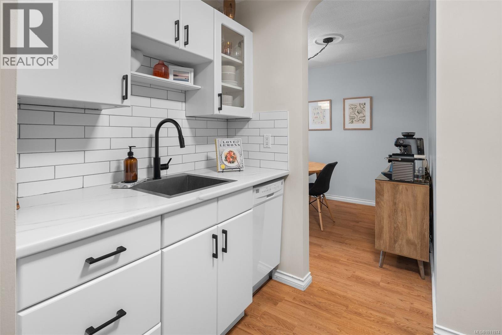 203 3244 Seaton Street, Saanich
