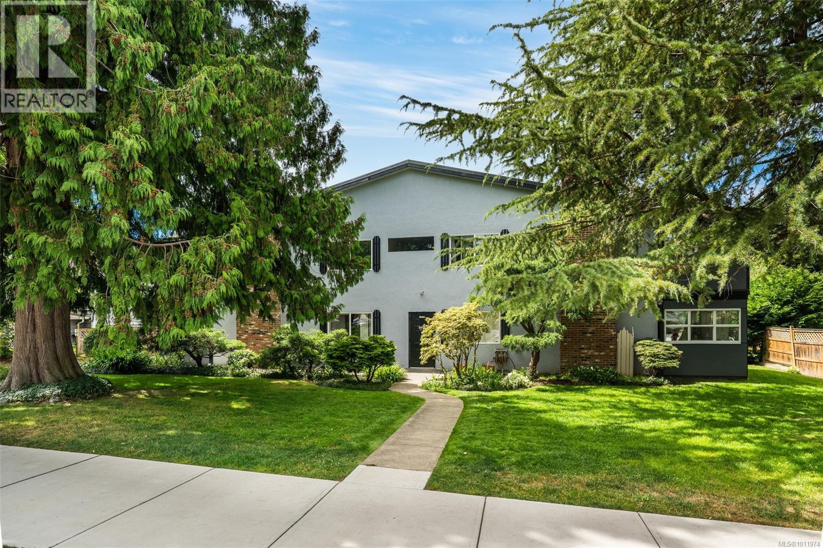 203 3244 Seaton Street, Saanich
