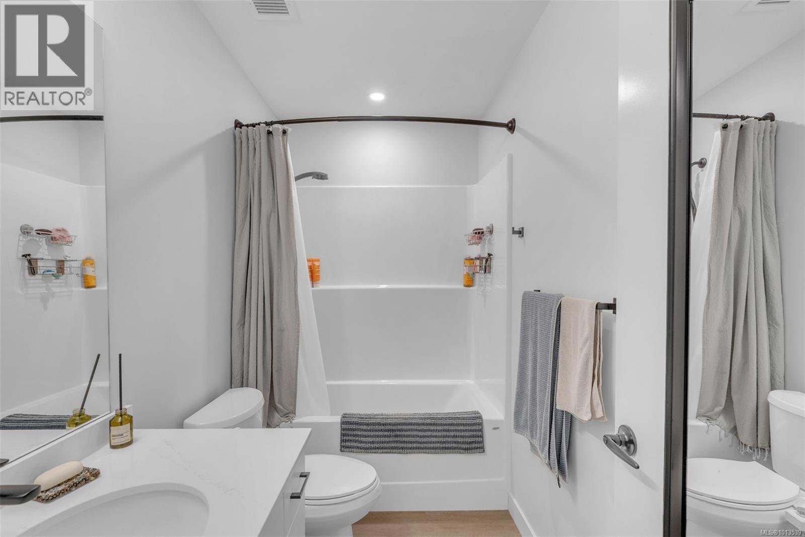 203 2465 Gateway Rd, Langford