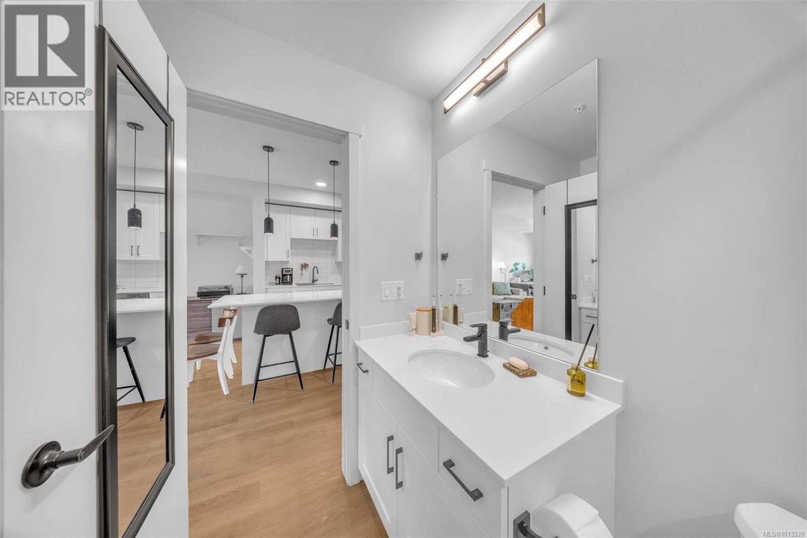 203 2465 Gateway Rd, Langford