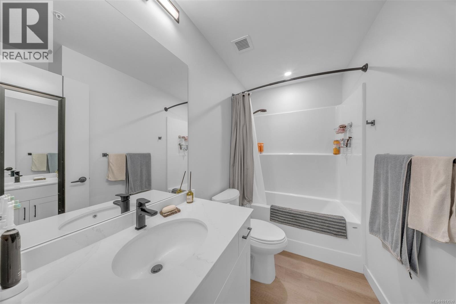 203 2465 Gateway Rd, Langford