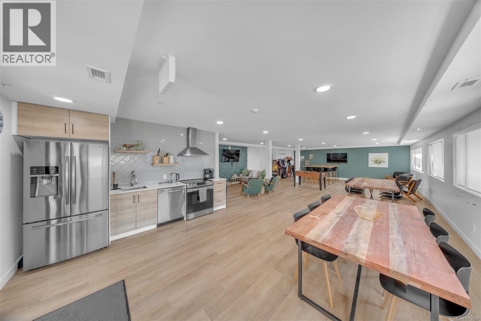203 2465 Gateway Rd, Langford