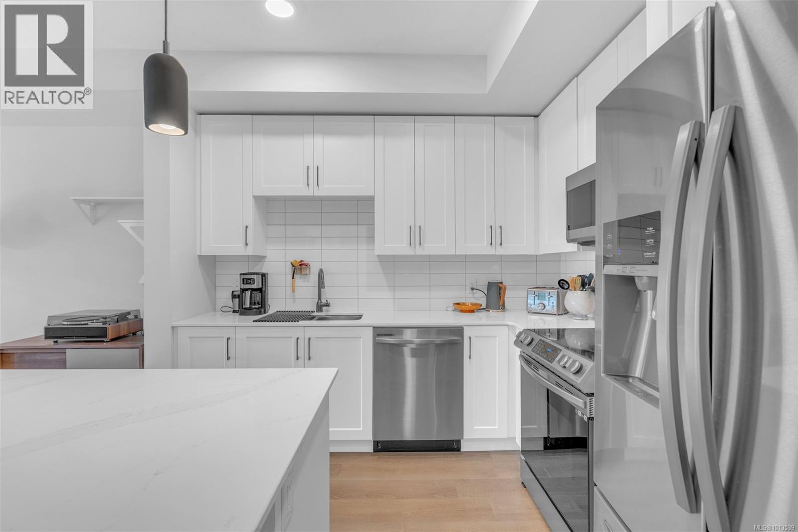 203 2465 Gateway Rd, Langford