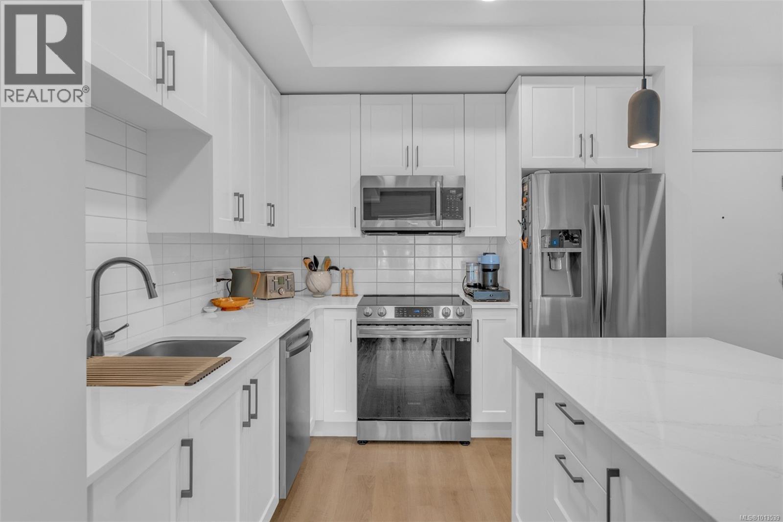 203 2465 Gateway Rd, Langford